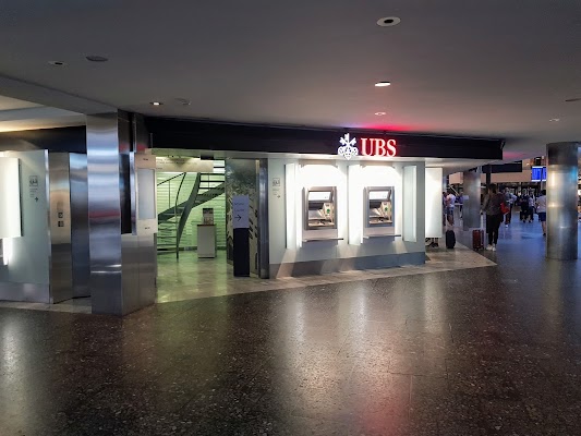 ubs-bancomat-at-zurich-airport